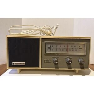 Vintage Panasonic FM-AM Solid‎ State Transistor Table Radio Model RE-6137 Tested